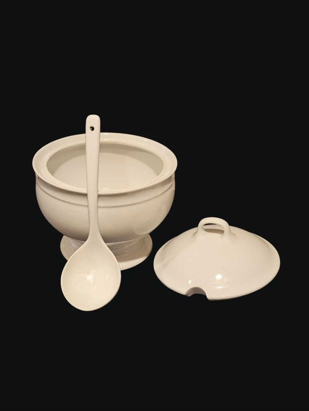Crate & Barrel Large Ceramic Soup/Gravy Tureen with Ladle and Lid